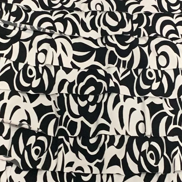 ❤️ Connected Apparel Layered Ruffled Dress - Picture 3 of 3